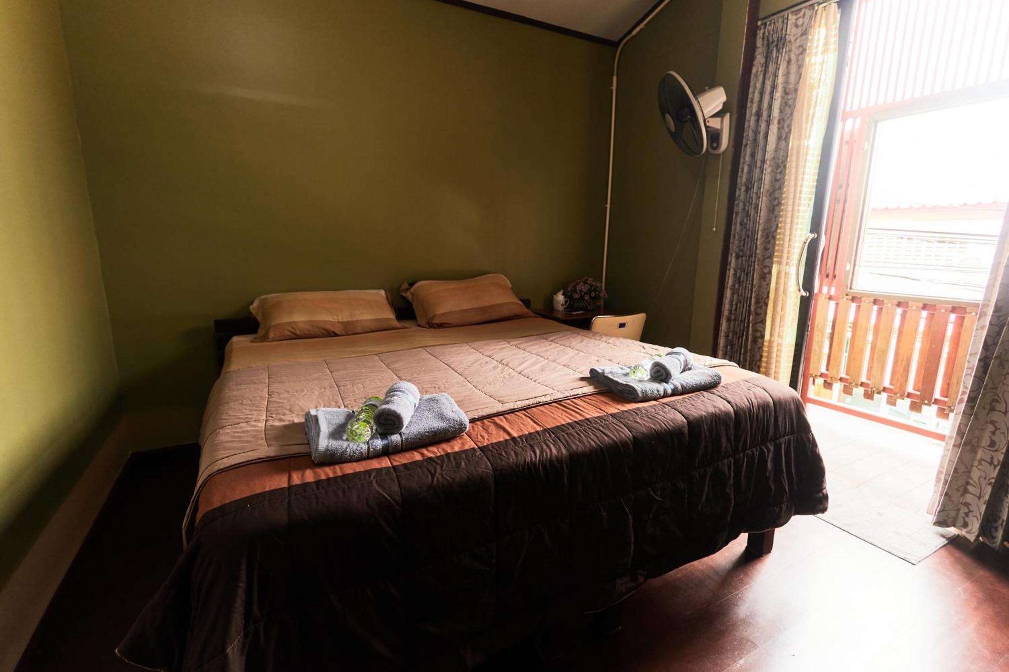Chommuang Guest House Ayutthaya Chambre photo